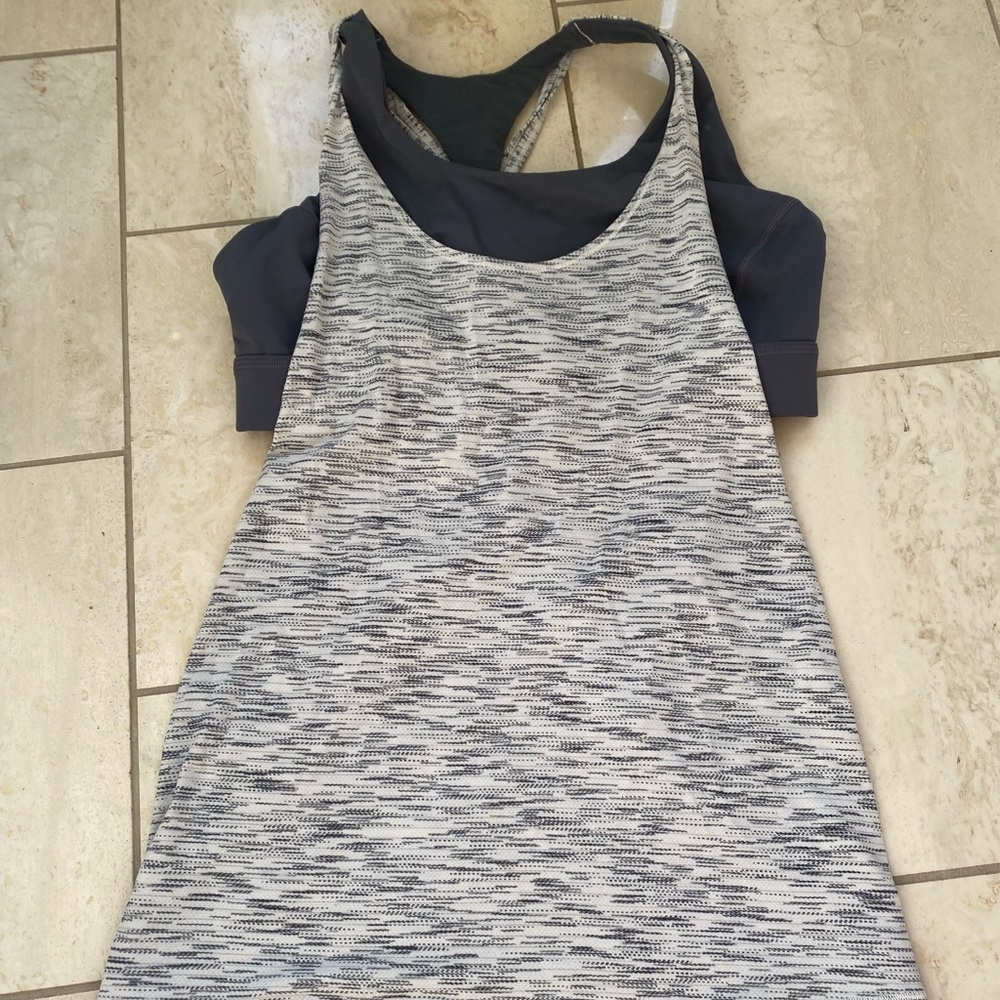 Great Lululemon tank top with built in bra